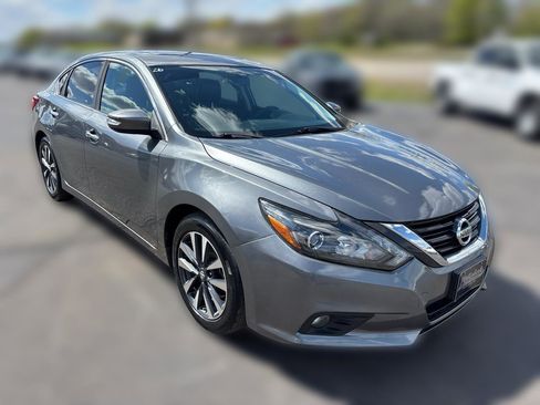 Used 2016 Nissan Altima 2.5 SL w/ 2.5 Technology w/LED Package FWD image 1