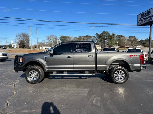 Used 2017 Ford F250 Lariat w/ Chrome Package image 8