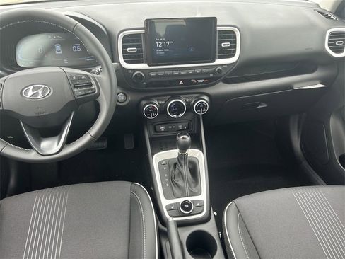 New 2025 Hyundai Venue Limited image 5