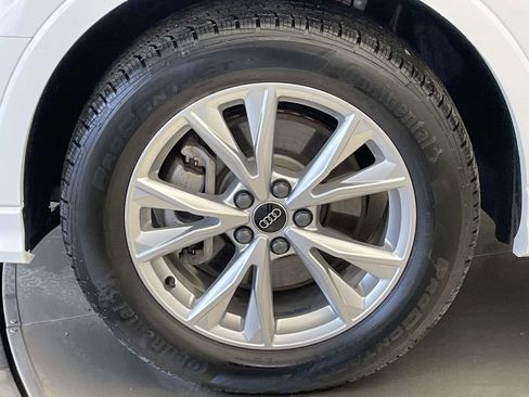 Certified 2025 Audi Q3 2.0T Premium image 11