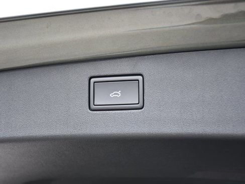 New 2026 Volkswagen Tiguan SE R-Line FWD image 30
