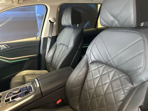 Used 2023 BMW X7 xDrive40i w/ Parking Assistance Package image 6