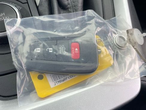 Used 2024 Toyota RAV4 XLE w/ Convenience Package image 13