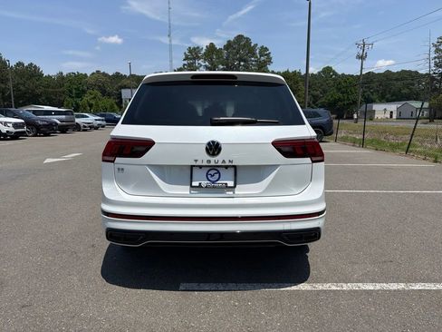 Used 2024 Volkswagen Tiguan SE R-Line FWD image 6