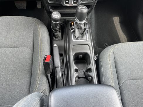 Used 2025 Jeep Wrangler Sport AWD/4WD image 27
