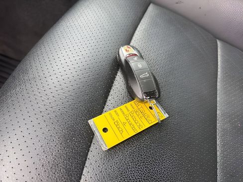 Used 2014 Porsche Panamera 4 image 34