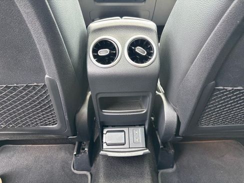 Used 2021 Mercedes-Benz GLB 250 image 37