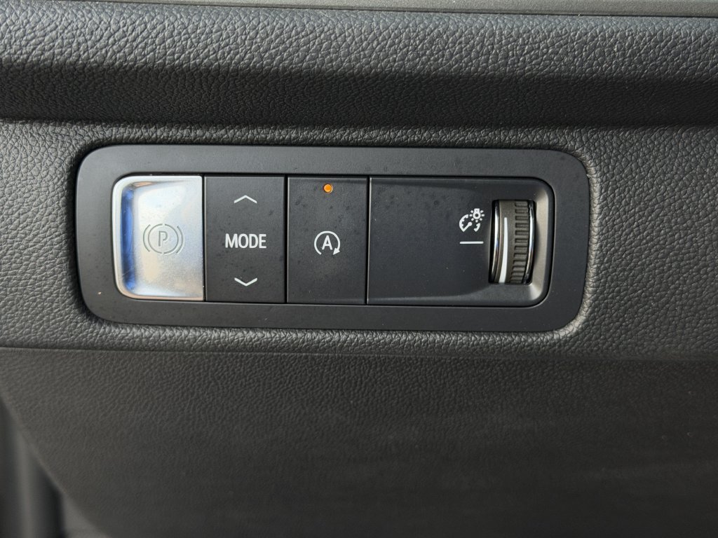 Used 2025 Chevrolet Traverse LT FWD image 21