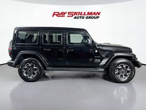 Used 2024 Jeep Wrangler Unlimited Sahara w/ Technology Group AWD/4WD image 8