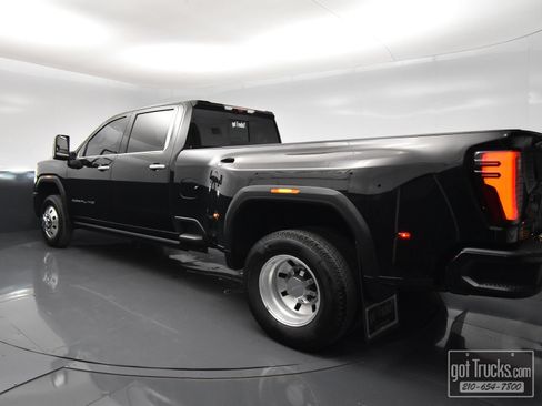 Used 2024 GMC Sierra 3500 Denali Ultimate AWD/4WD image 5