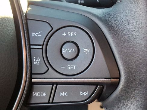 Used 2022 Toyota Camry SE image 21