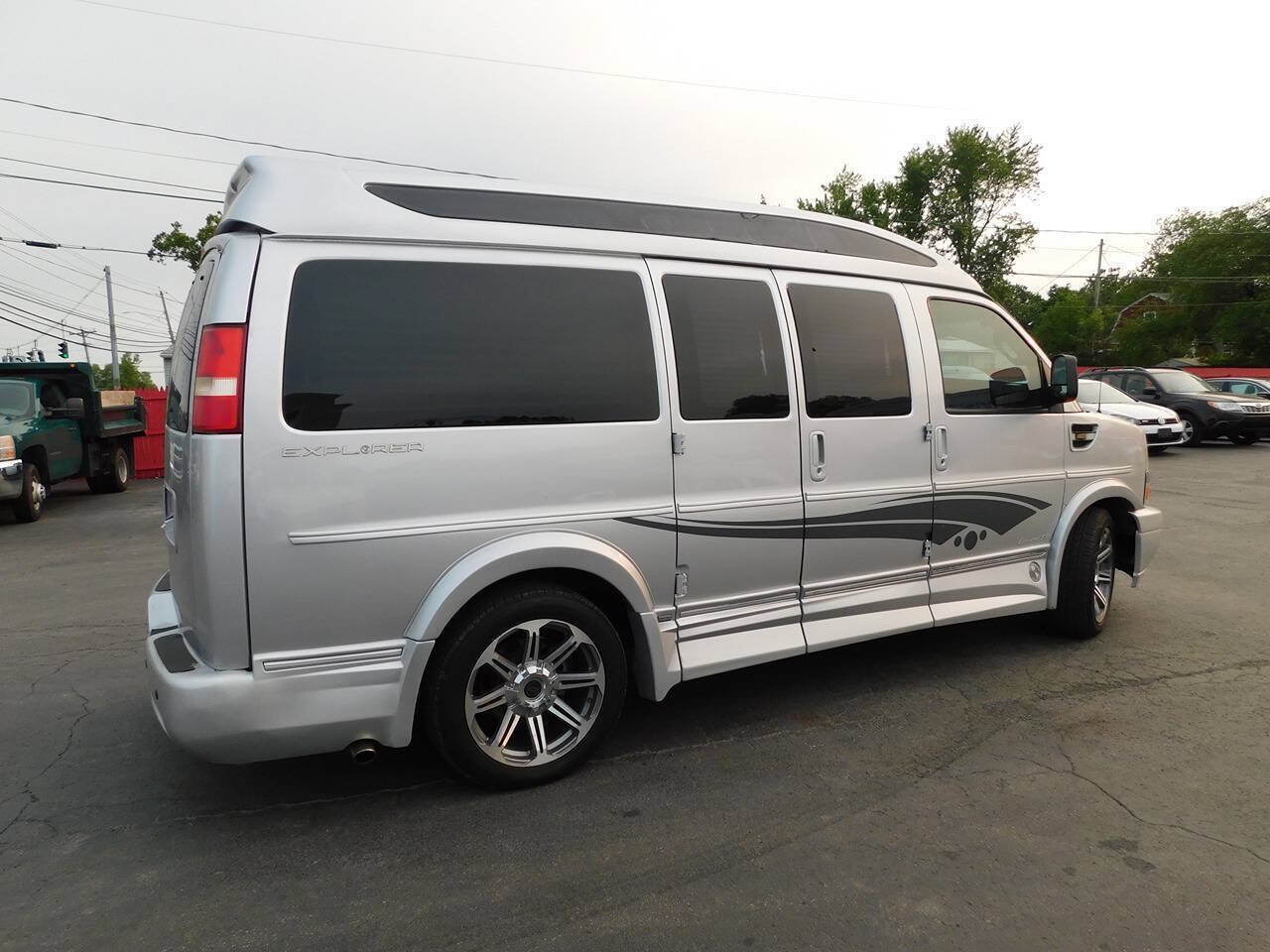 Used 2016 Chevrolet Express 2500 RWD image 30