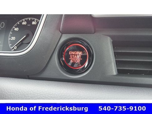 Used 2025 Honda Pilot Sport image 25