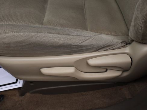 Used 2017 Toyota Sienna L image 25