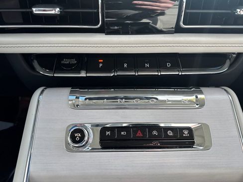 Used 2026 Lincoln Aviator Reserve AWD/4WD image 16