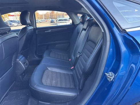 Used 2017 Ford Fusion SE w/ Equipment Group 201A image 10