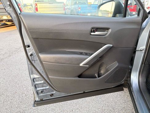 Used 2025 Toyota Corolla Cross XLE FWD image 9