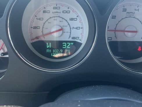 Used 2011 Dodge Challenger R/T image 1