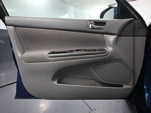 Used 2006 Toyota Camry LE FWD image 16