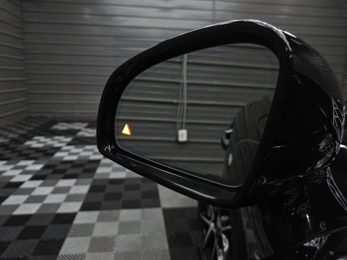Used 2018 Mercedes-Benz SL 550 image 31