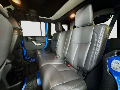 Used 2015 Jeep Wrangler Unlimited Rubicon w/ Connectivity Group image 25