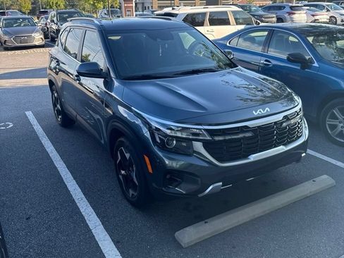 Used 2024 Kia Seltos EX FWD image 3