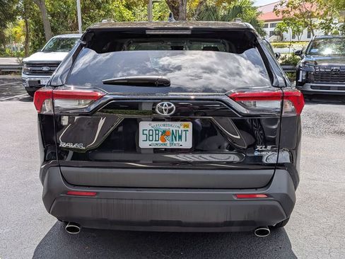 Used 2025 Toyota RAV4 XLE AWD/4WD image 7