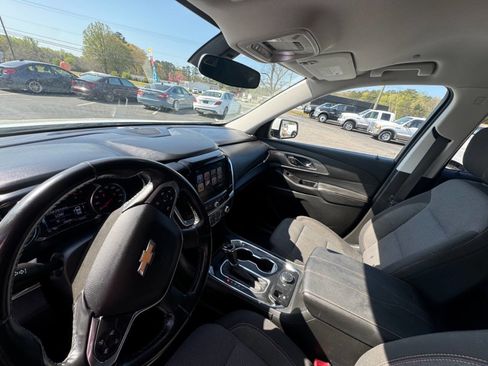 Used 2019 Chevrolet Traverse LT image 8