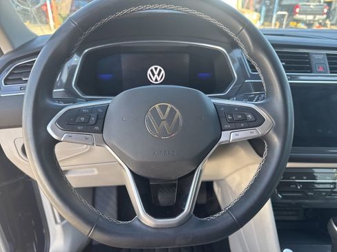 Used 2022 Volkswagen Tiguan SE image 11