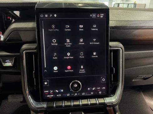 Used 2025 GMC Yukon XL Denali AWD/4WD image 21