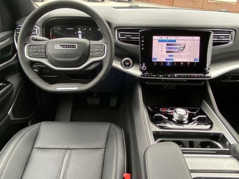 New 2025 Jeep Wagoneer L Series II w/ Convenience Group I image 11