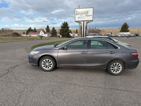 Used 2015 Toyota Camry LE image 2