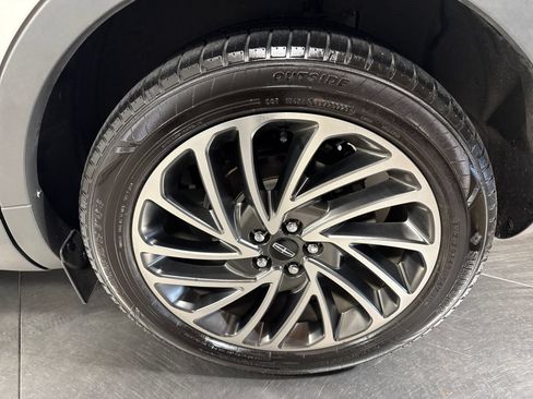 Used 2019 Lincoln Nautilus Reserve AWD/4WD image 12
