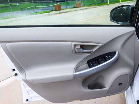 Used 2013 Toyota Prius Five w/ Advanced Technology Pkg FWD image 32