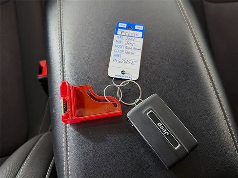 Used 2024 Jeep Grand Cherokee L Laredo w/ Luxury Tech Group I image 34