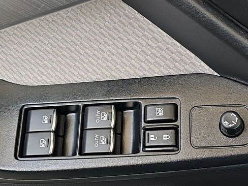 Used 2017 Subaru Forester 2.5i Premium AWD/4WD image 33