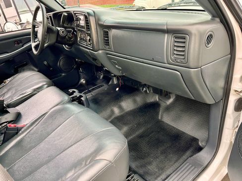 Used 2001 Chevrolet Silverado 3500 4x4 Regular Cab w/ Provisions For Wrecker Pkg image 17