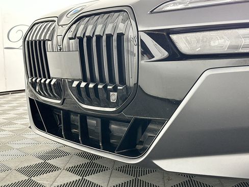 Used 2023 BMW 760i xDrive AWD/4WD image 33
