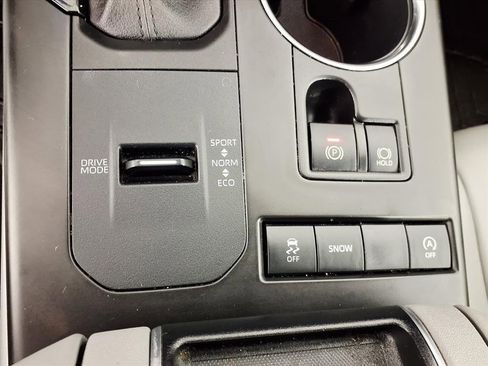 Used 2021 Toyota Highlander XLE image 8