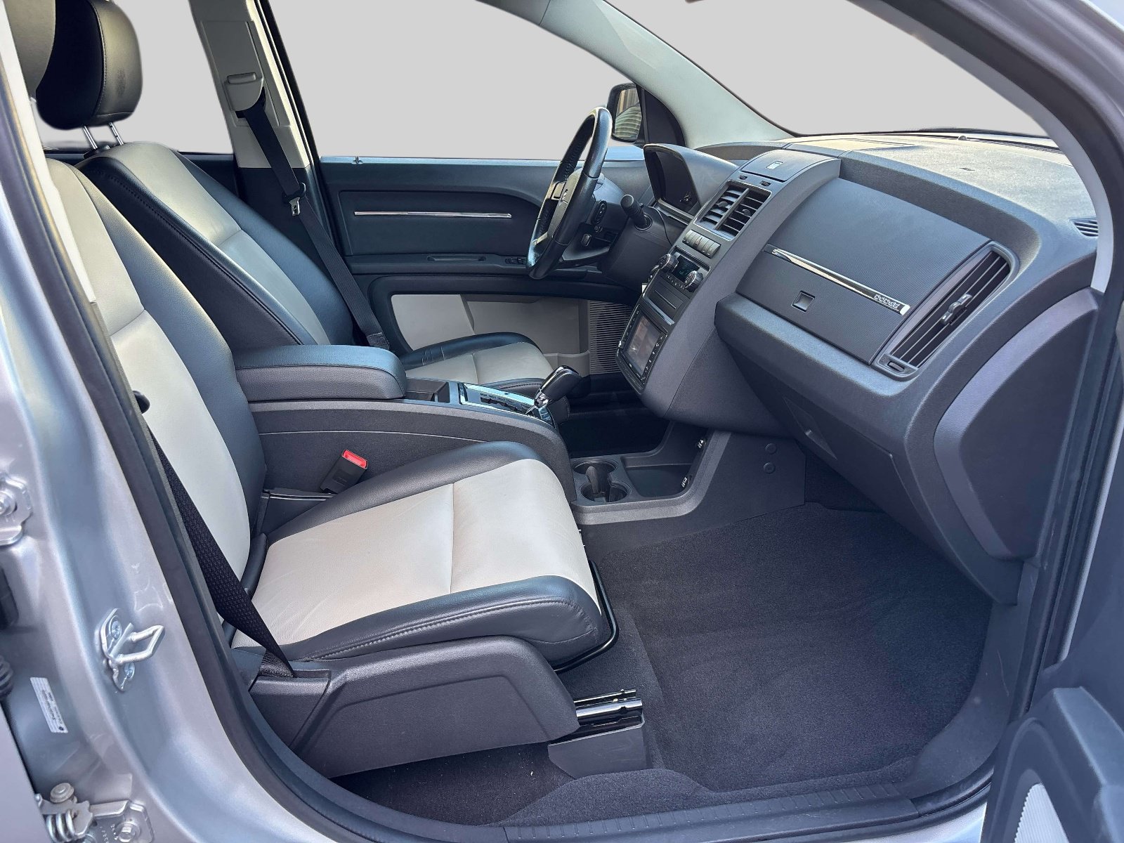 Used 2009 Dodge Journey R/T w/ Rear Seat Video Group FWD image 18