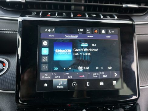 Used 2024 Jeep Grand Cherokee L Altitude AWD/4WD image 10