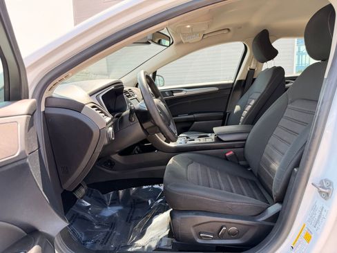 Used 2019 Ford Fusion SE FWD image 12