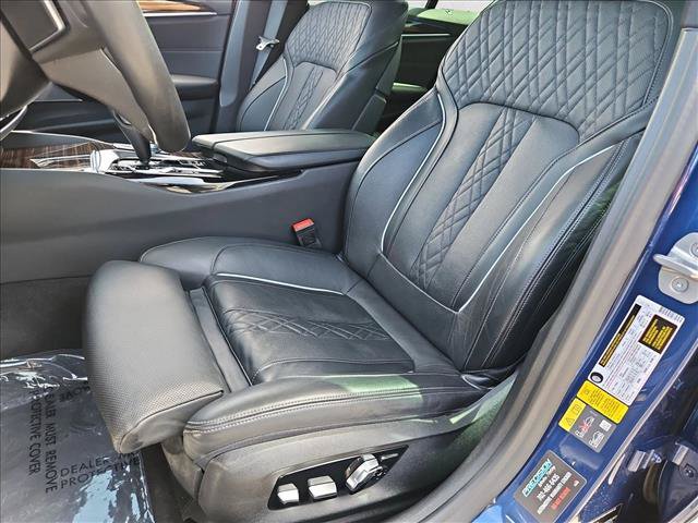 Used 2021 BMW 530e w/ Premium Package RWD image 16