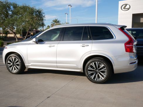 Used 2022 Volvo XC90 T6 Momentum w/ Protection Package image 5