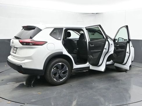 Used 2025 Nissan Rogue SV image 56