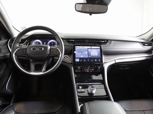 Used 2022 Jeep Grand Cherokee Limited image 15