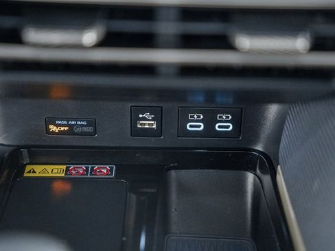 Certified 2025 Toyota Camry SE image 25