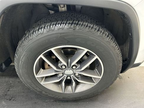 Used 2018 Jeep Grand Cherokee Limited image 8