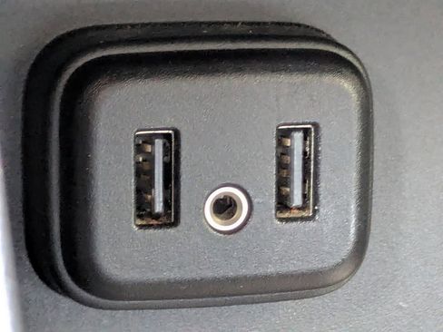 Used 2022 Chevrolet Colorado LT w/ Fleet Safety Package image 22