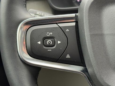 Certified 2023 Volvo XC40 B5 Ultimate w/ Protection Package Premier image 18